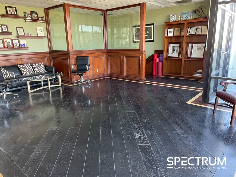 More Photos Of 13808 Ventura Blvd, Sherman Oaks Office For Sale