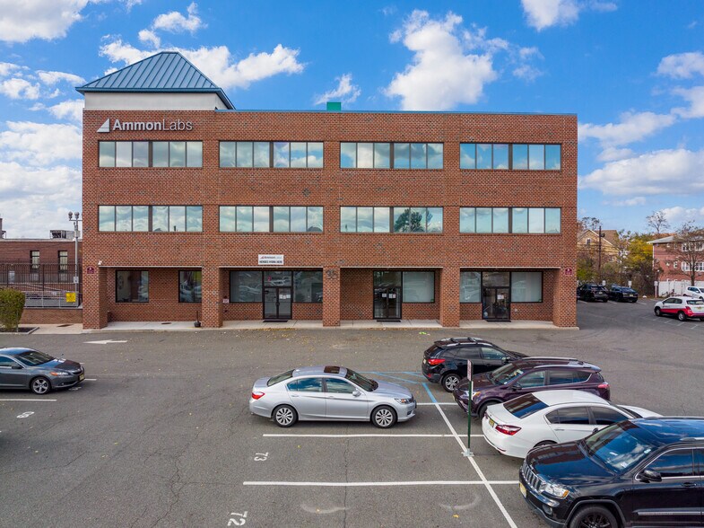More Photos Of 35 E Blancke St, Linden Medical For Lease