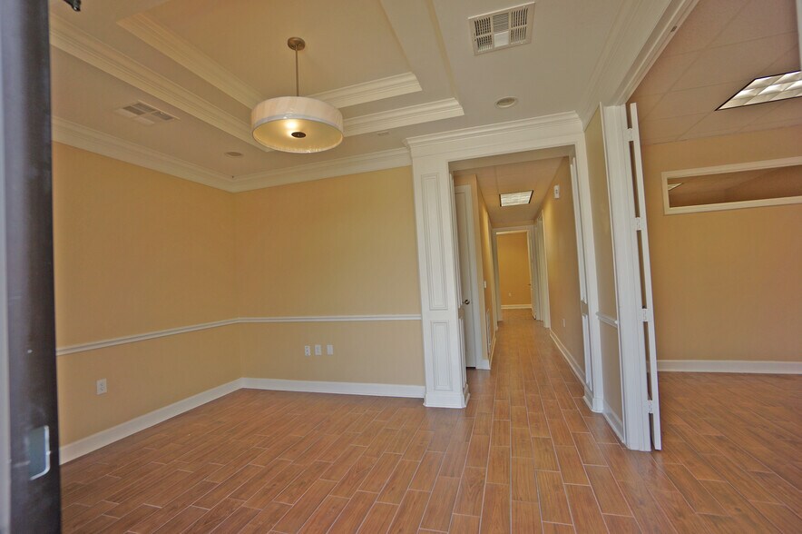 More Photos Of 12440 Emily Ct, Sugar Land Office For Lease