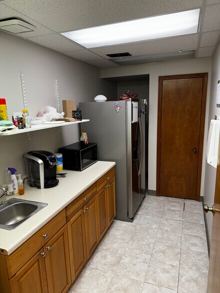 More Photos Of 4228 S Hocker Dr, Independence Office For Sale