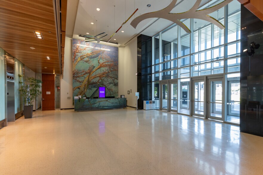 More Photos Of 2505 Boul Laurier, Québec Office For Lease