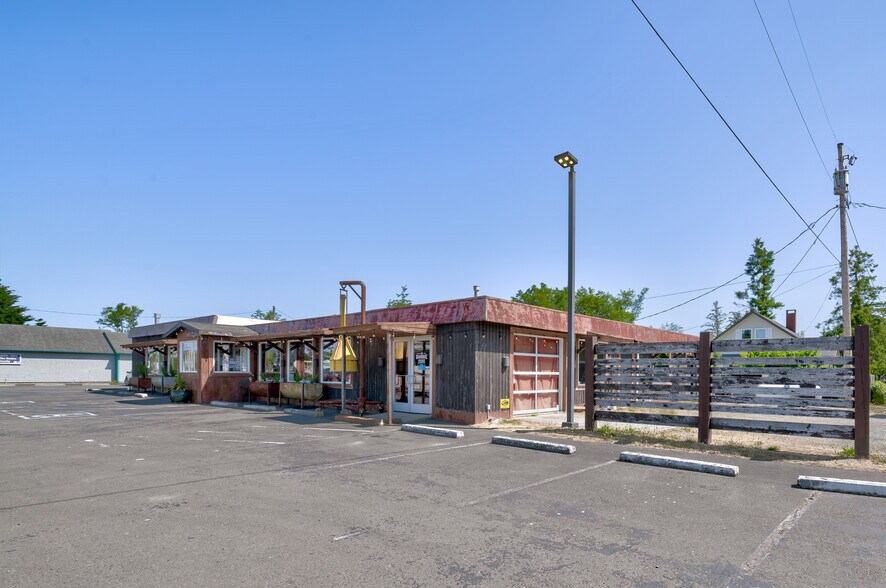 More Photos Of 780-782 US 101, Chinook Restaurant For Sale