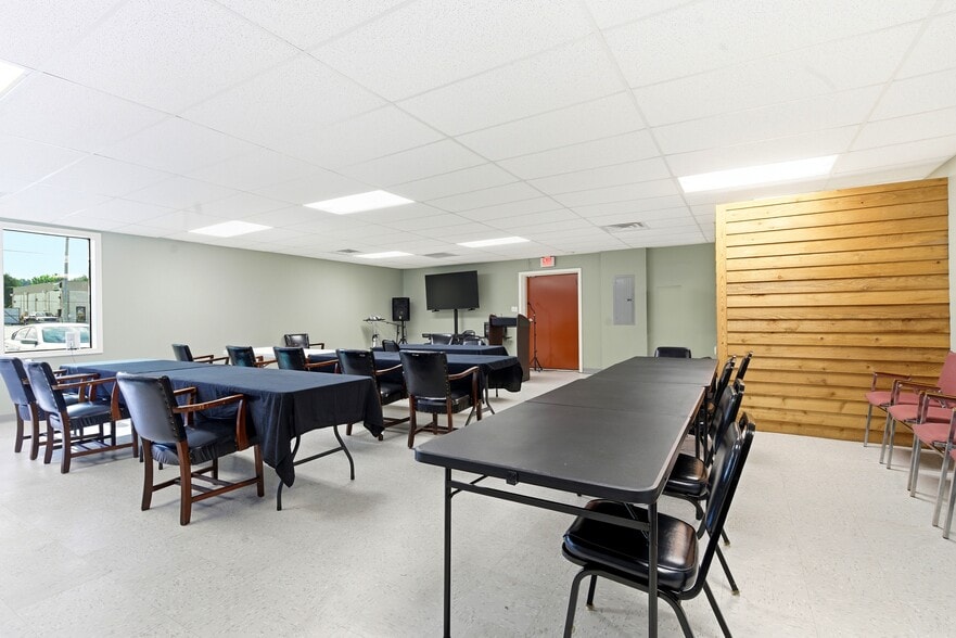 More Photos Of 622 W Market St, Bolivar Medical For Sale