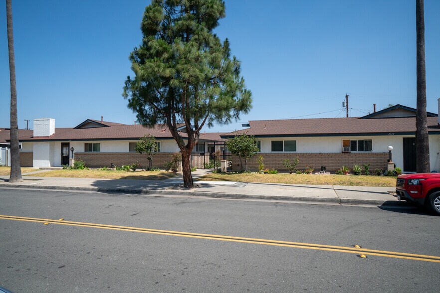 More Photos Of 2133 E Almont Ave, Anaheim Apartments For Sale