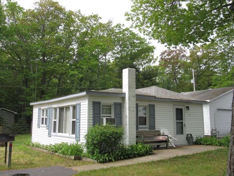 More Photos Of 4497 S US Highway 23, Greenbush Hotel For Sale