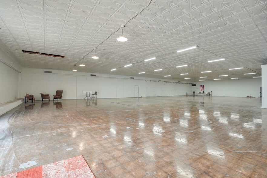 More Photos Of 1752-1776 S High St, Columbus Freestanding For Sale