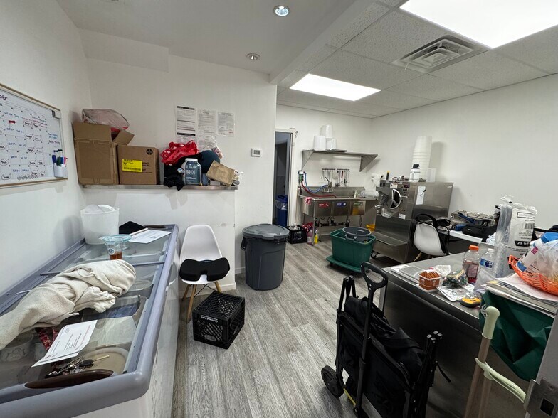 More Photos Of 3827 Bell Blvd, Bayside General Retail For Lease