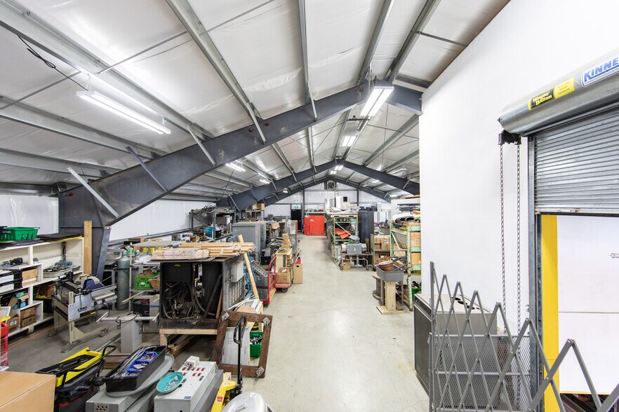 More Photos Of 7431 Industrial Rd, Lantzville Warehouse For Sale