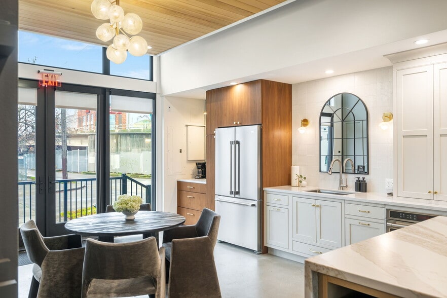 More Photos Of 1464 49th St NW, Seattle Office For Sale