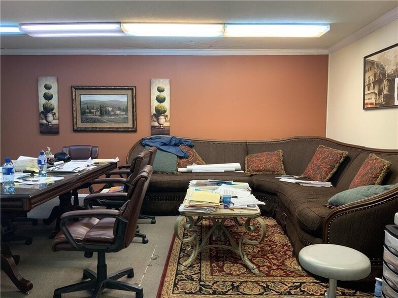 More Photos Of 2001 S Staples St, Corpus Christi Office For Sale