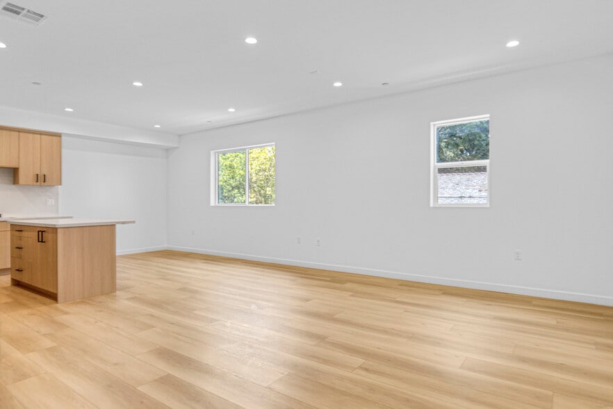 More Photos Of 10826 Hesby St, North Hollywood Apartments For Sale