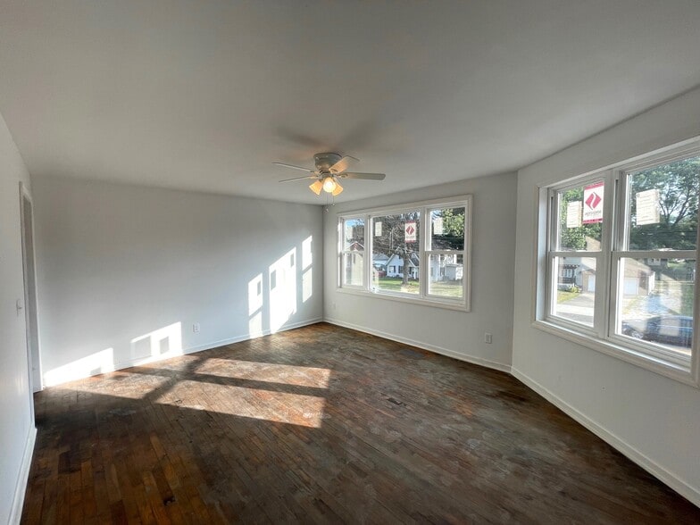 More Photos Of 2627 Waynesburg Dr SE, Canton Storefront Retail Residential For Sale