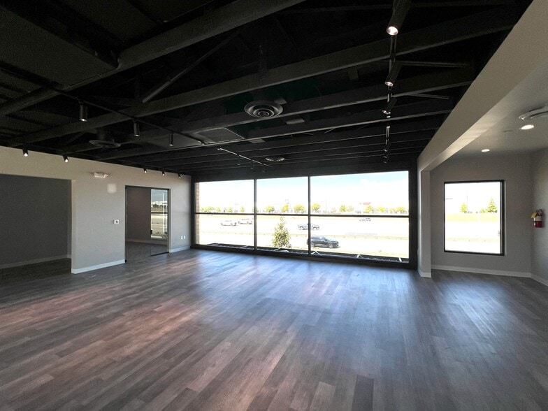 More Photos Of SEQ W Campbell & President George Bush Turnpike rd, Garland Office For Sale