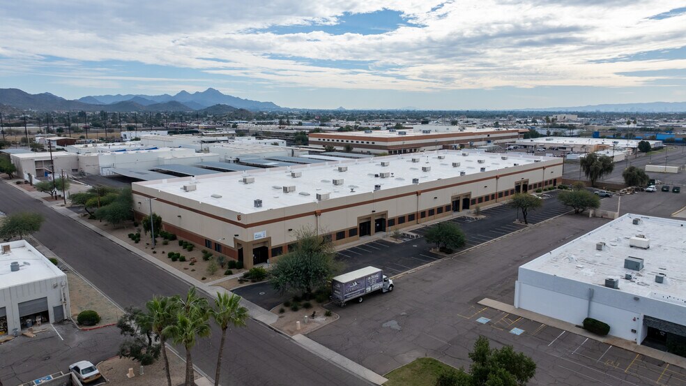 More Photos Of 2255 W Desert Cove Ave, Phoenix Warehouse For Lease