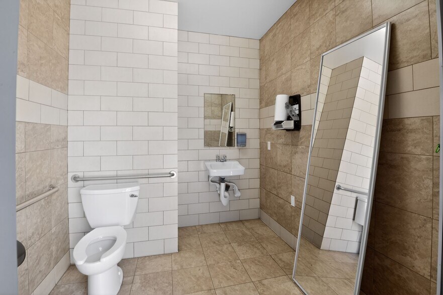 More Photos Of 18314 Sherman Way, Reseda Storefront For Sale