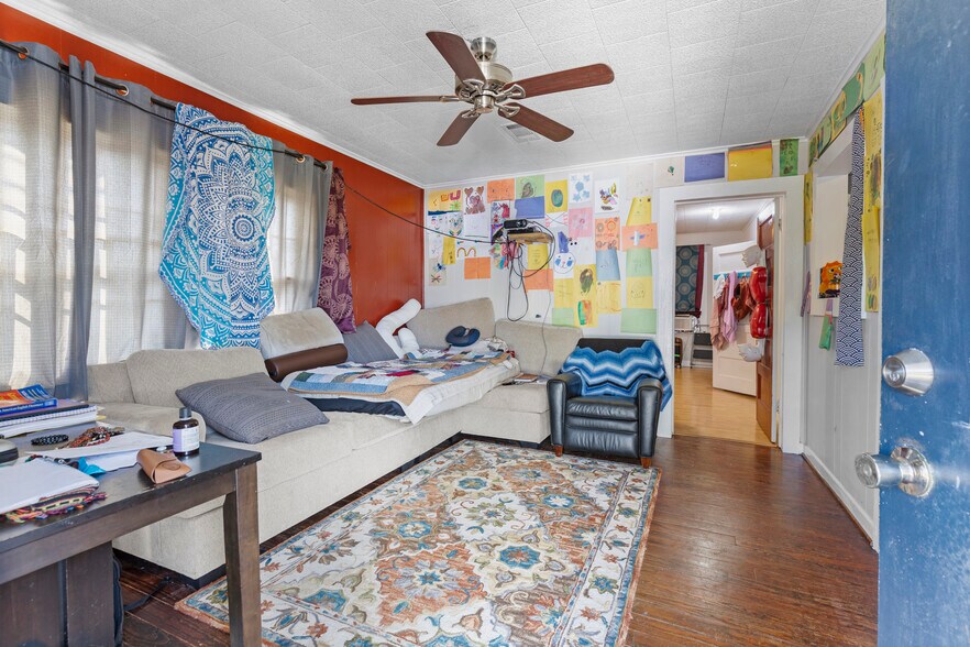 More Photos Of 304 W Wheat St, Woodville Specialty For Sale