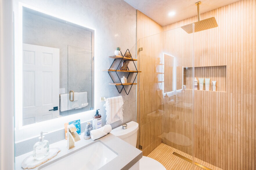 More Photos Of 1132 N Coronado St, Los Angeles Apartments For Sale