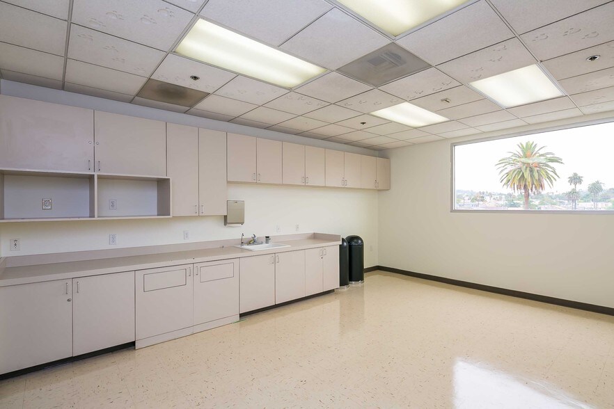 More Photos Of 2417 Beverly Blvd, Los Angeles Office For Lease
