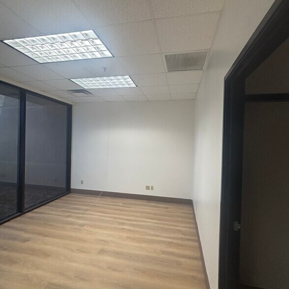 More Photos Of 46341 Commerce St, Indio Warehouse For Lease