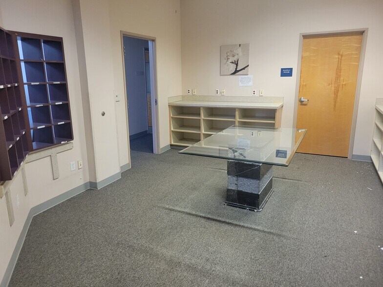 More Photos Of 5300 MacArthur Blvd, Vancouver Office For Lease