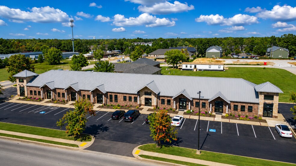 Primary Photo Of 2323 W Chestnut St, Rogers Office For Lease