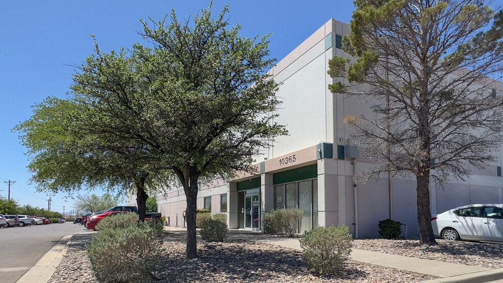 More Photos Of 10365 Railroad Dr, El Paso Warehouse For Sale