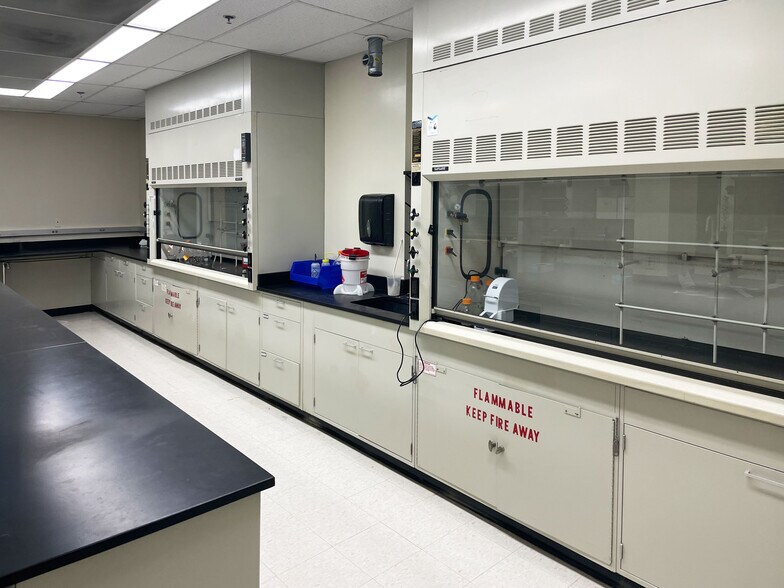 More Photos Of 8 Clarke Dr, Cranbury Research And Development For Lease