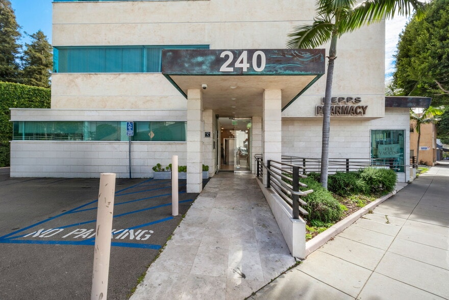 More Photos Of 240 S La Cienega Blvd, Beverly Hills Medical For Lease