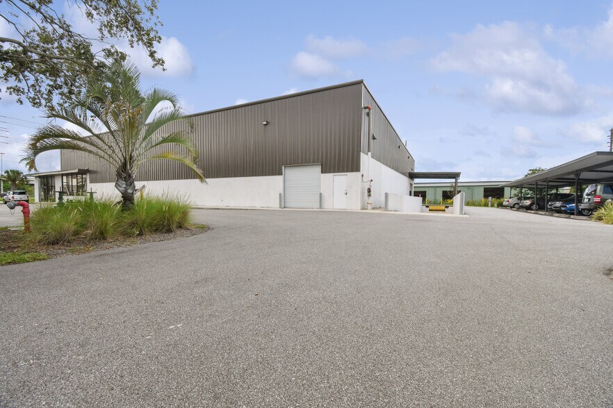 More Photos Of 11800 31st Ct N, Saint Petersburg Warehouse For Lease
