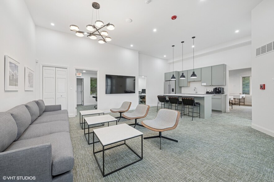 More Photos Of 915 N Milwaukee Ave, Libertyville Office For Lease