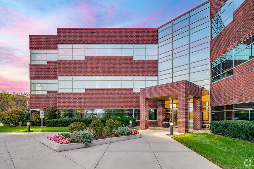 More Photos Of N19 W24075 Riverwood Dr, Waukesha Office For Lease