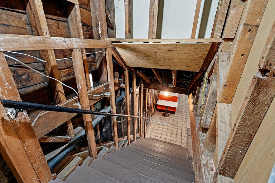 More Photos Of 1755 Washington Ave, San Leandro Bar For Sale