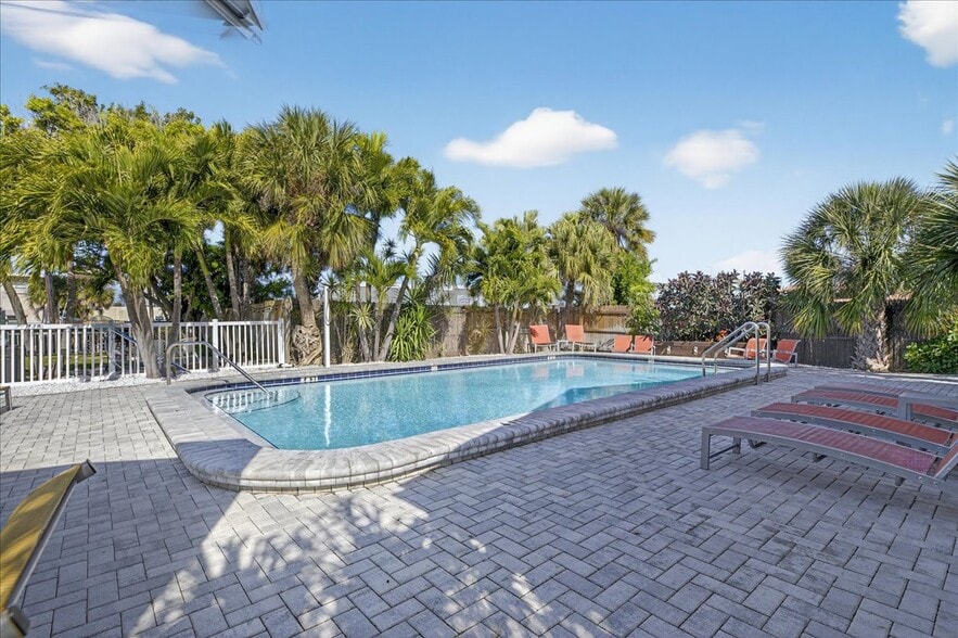 More Photos Of 523 72nd Ave, St Pete Beach Hotel For Sale