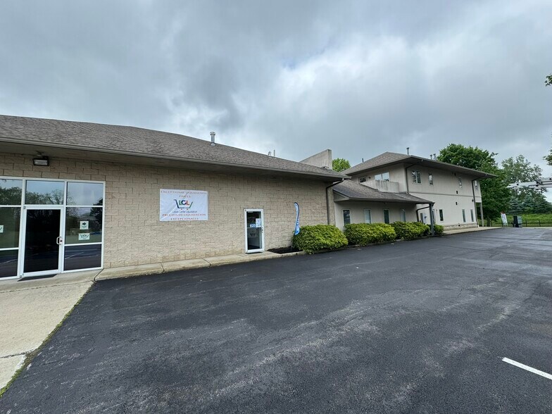 More Photos Of 171 Green Meadows Dr S, Lewis Center Office Residential For Sale