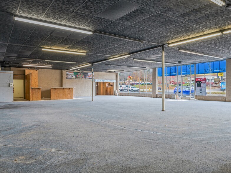 More Photos Of 1048 Patton Ave, Asheville Storefront For Lease