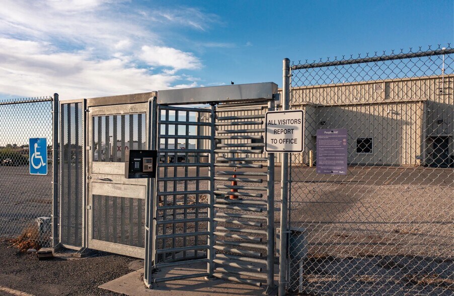 More Photos Of 382 American Ave, Jerome Warehouse For Lease