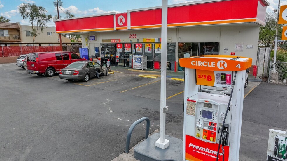 Primary Photo Of 3155 N Alvernon Way, Tucson Convenience Store For Sale