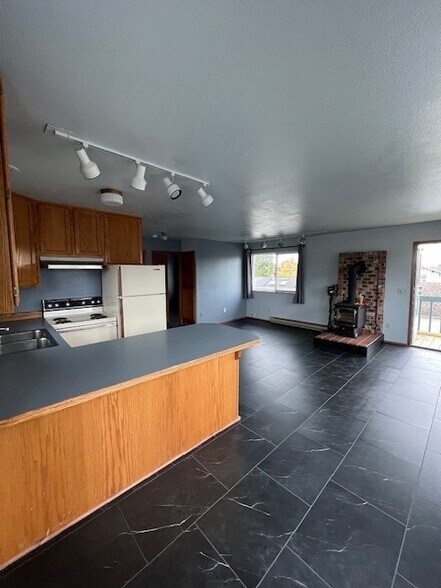 More Photos Of 2731 Meridian St, Bellingham General Retail For Sale