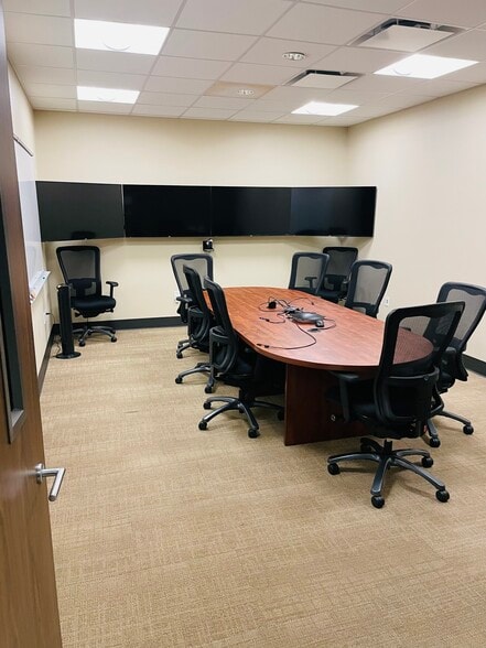 More Photos Of 8945 Long Point Rd, Houston Office For Sale