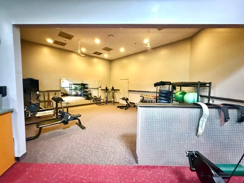 More Photos Of 419 Kays Dr, Normal Industrial For Sale