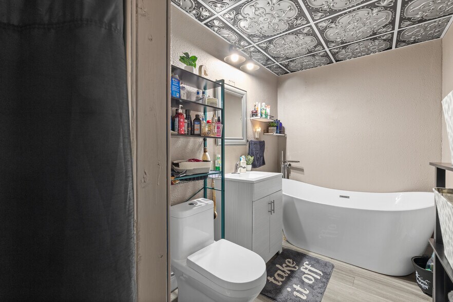 More Photos Of 603 N River St, Hot Springs Hotel For Lease