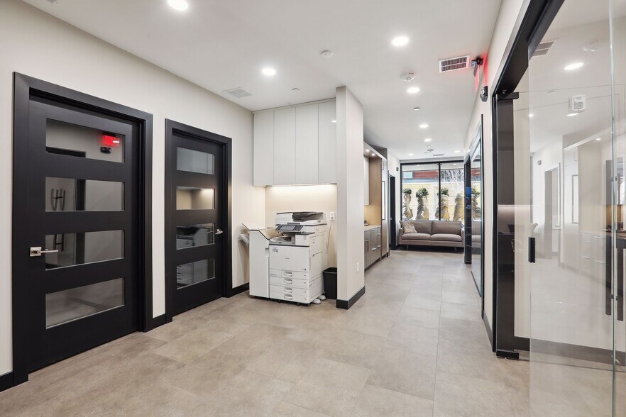 More Photos Of 275 Lake St, Wayzata Office Residential For Lease