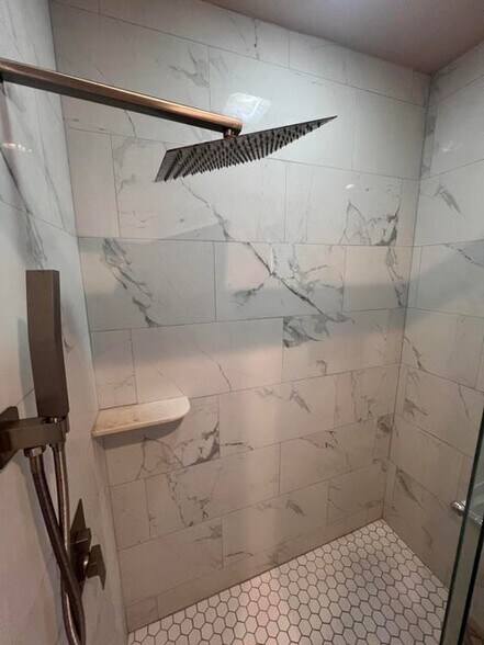 More Photos Of 3033 PA-940, Pocono Summit Showroom For Sale