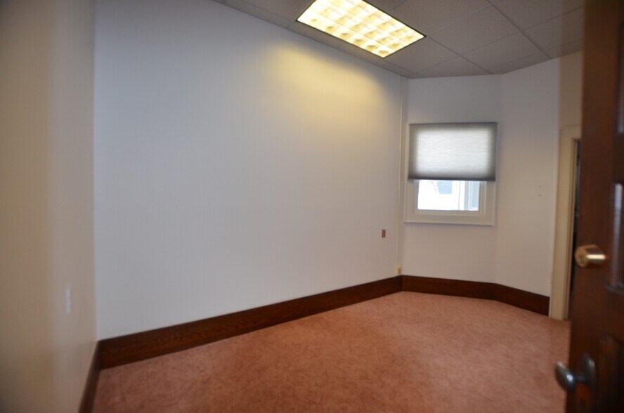 More Photos Of 4 S Idaho St, Dillon Office For Sale