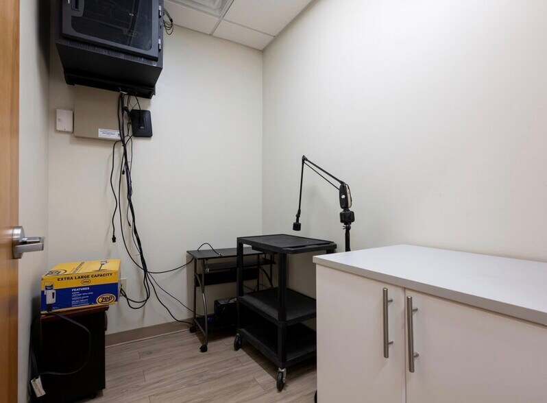 More Photos Of 129 7th Ave, Charleston Office For Sale