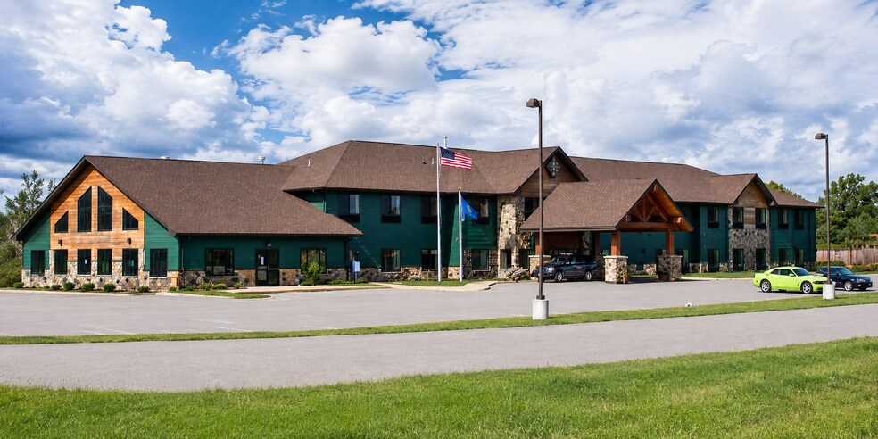 Primary Photo Of 201 4th Ave NW, Deer River Hotel For Sale