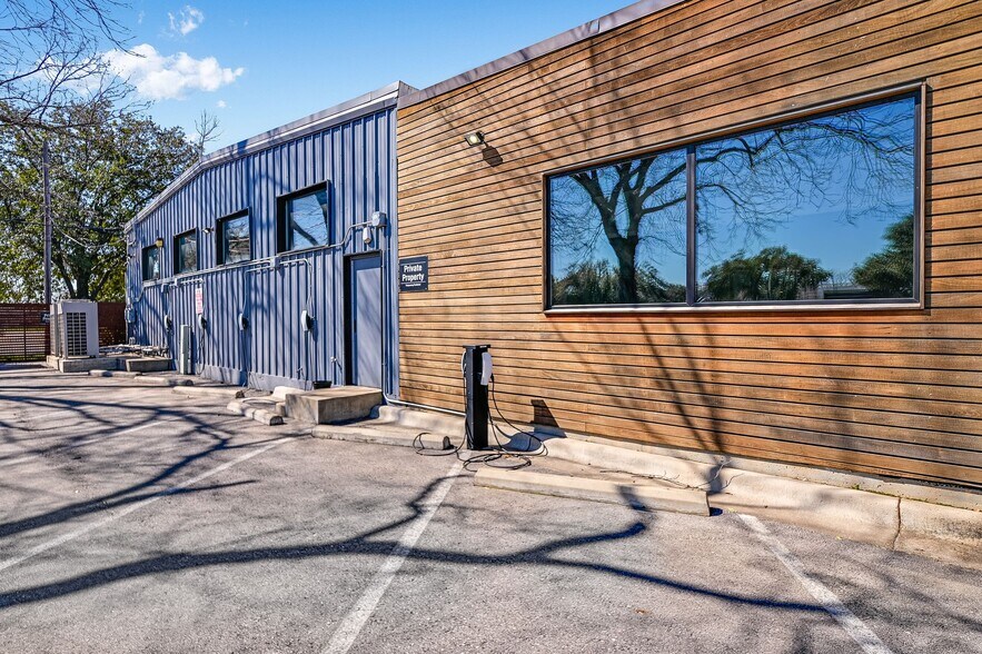 More Photos Of 5323 Levander Loop, Austin Office For Sale
