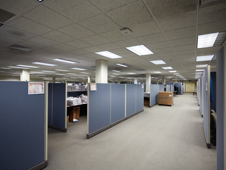 More Photos Of 6502 Nelson Rd, Fort Wayne Light Distribution For Lease