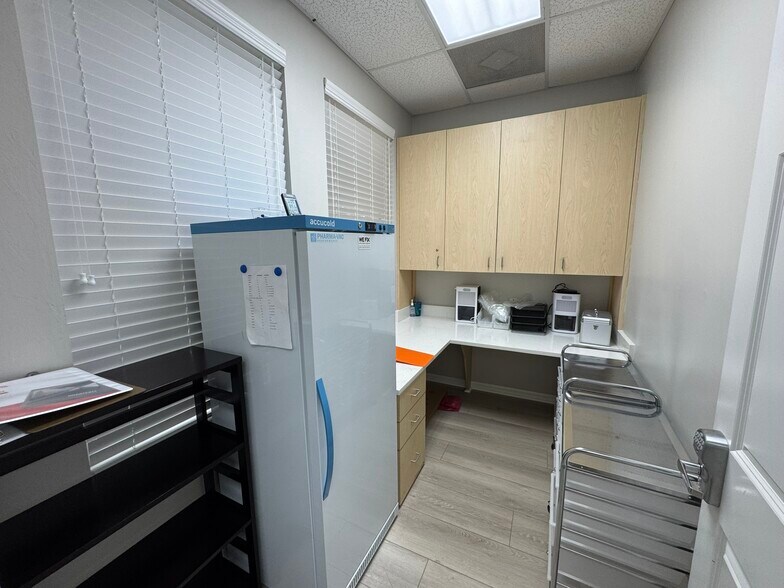 More Photos Of 3447 Pine Ridge Rd, Naples Medical For Sale