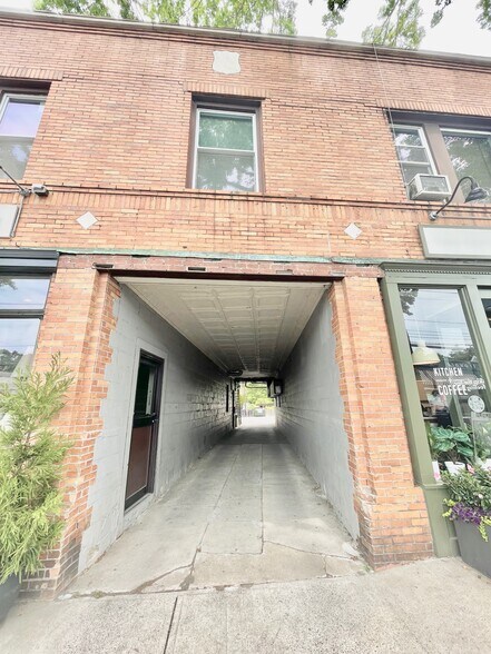 More Photos Of 232-238 E Putnam Ave, Cos Cob Storefront Retail Office For Lease